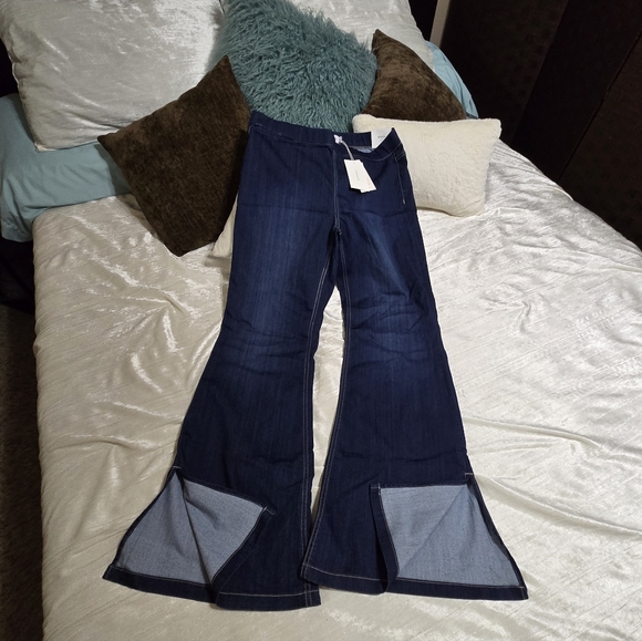 Women's Flared Blue Jeans With Slits By Cello Size XL NWT - Picture 2 of 10